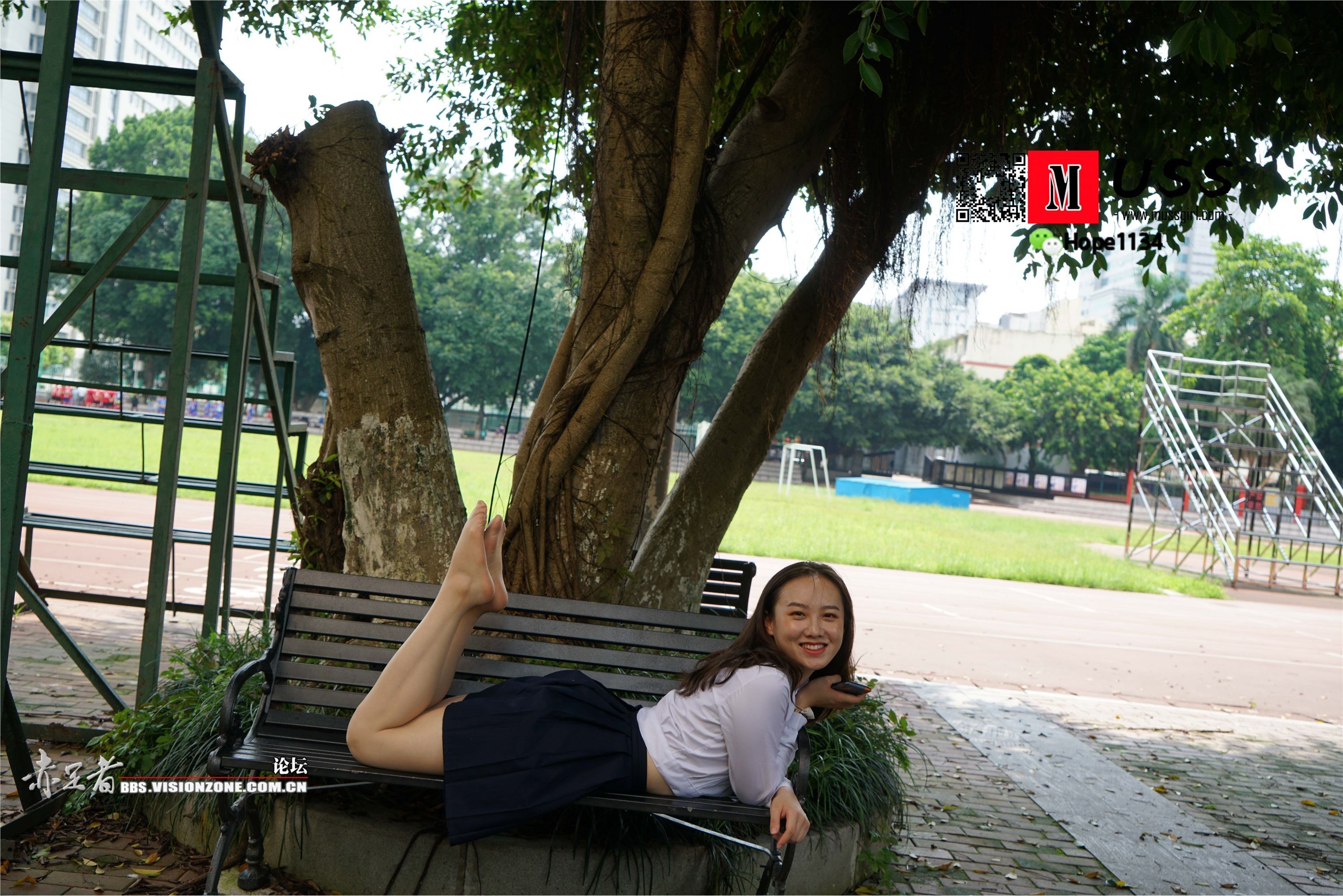 MussGirl慕丝女郎  NO.073 美女老师红红的超薄丝袜嫩足